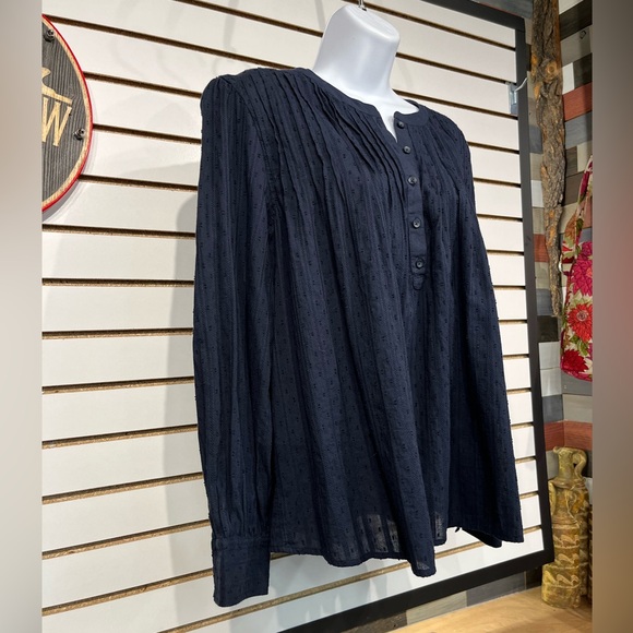 Caslon navy textured blouse size medium - Picture 3 of 8